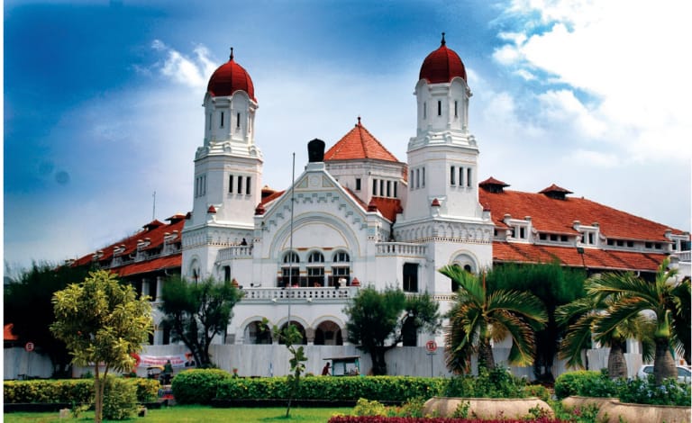 Menjelajahi Lawang Sewu Semarang Lebih Nyaman Bersama Chalia Rentcar